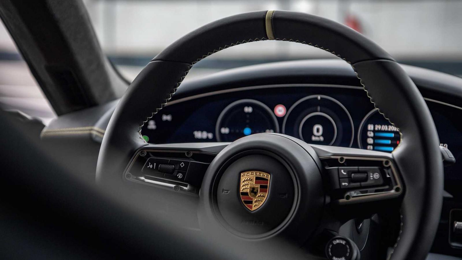 Η Porsche έβαλε στην πρίζα τη νέα Taycan GTS Hockenheimring